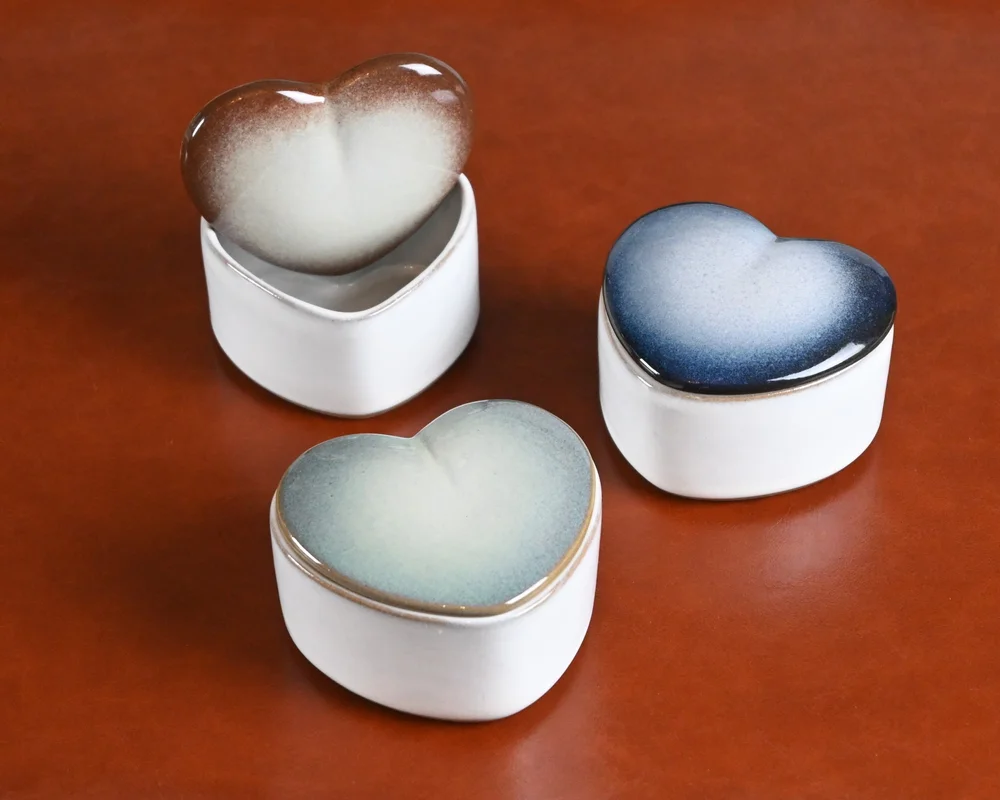 小物 HUMANMADE HEART CERAMICS TRAY HUMAN MADE - HUMAN MADE HEART CERAMICS TRAY トレイ 赤の通販